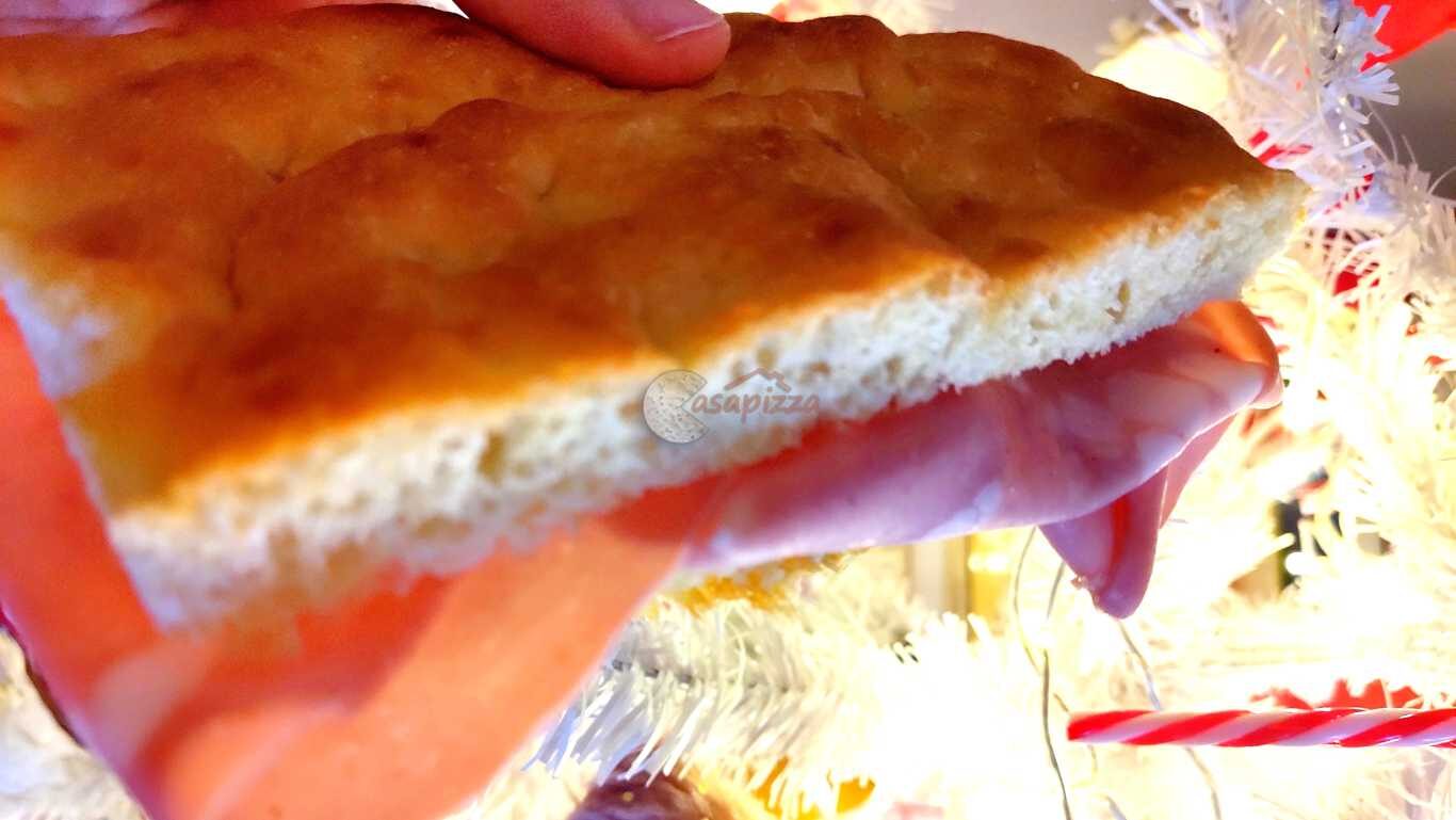 Focaccia con mortadella